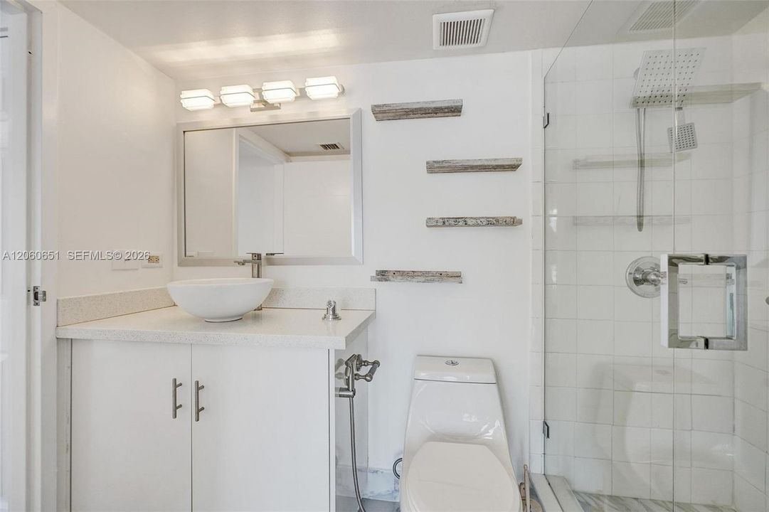 For Sale: $475,000 (2 beds, 2 baths, 1030 Square Feet)