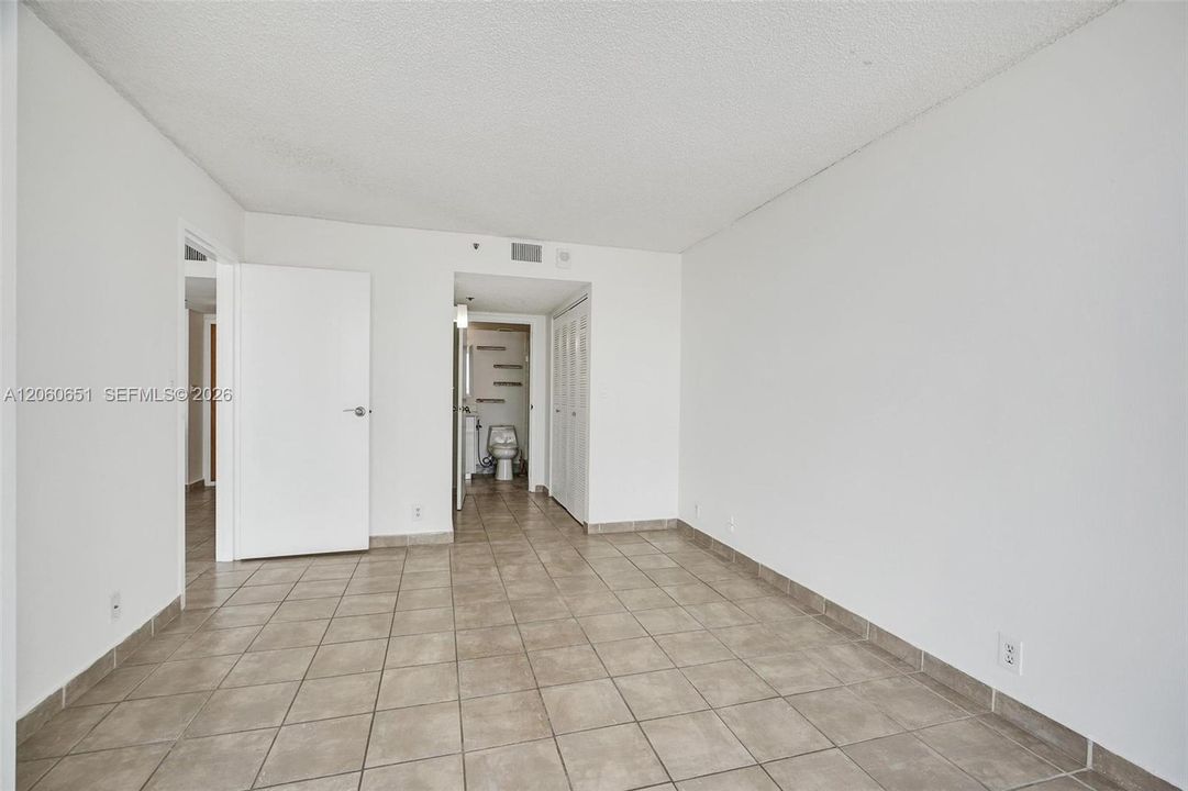 For Sale: $475,000 (2 beds, 2 baths, 1030 Square Feet)