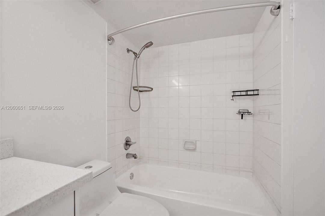 For Sale: $475,000 (2 beds, 2 baths, 1030 Square Feet)