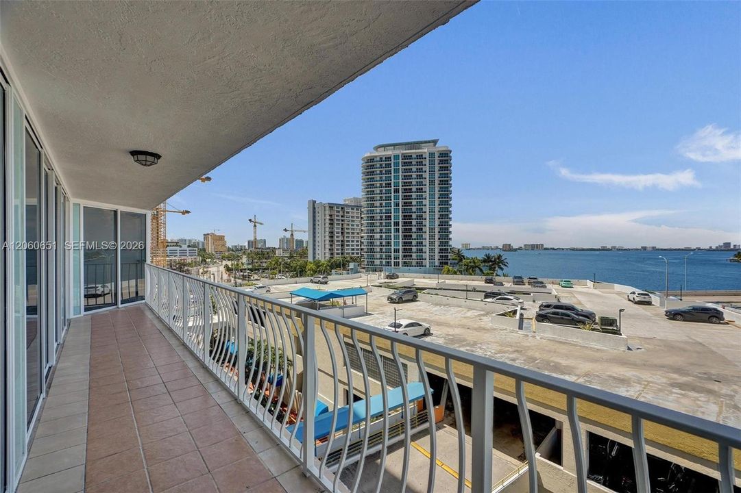 For Sale: $475,000 (2 beds, 2 baths, 1030 Square Feet)