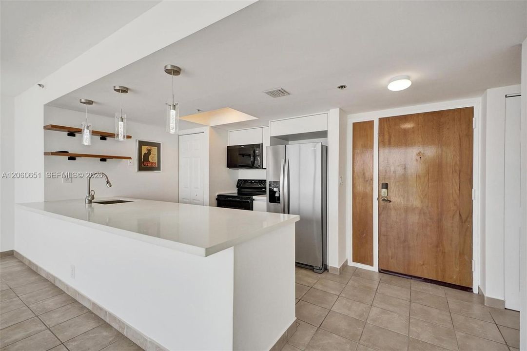 For Sale: $475,000 (2 beds, 2 baths, 1030 Square Feet)