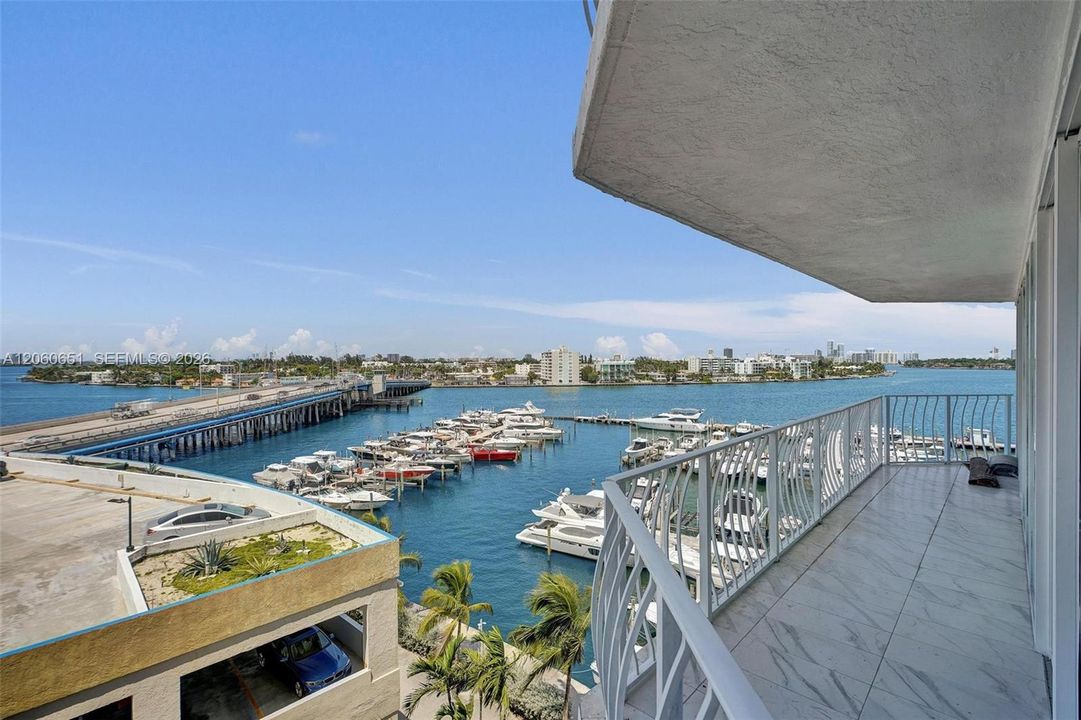 For Sale: $475,000 (2 beds, 2 baths, 1030 Square Feet)