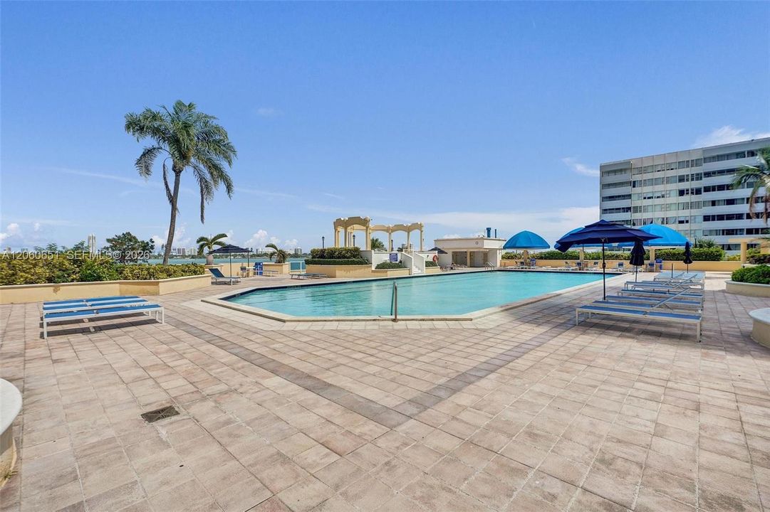 For Sale: $475,000 (2 beds, 2 baths, 1030 Square Feet)