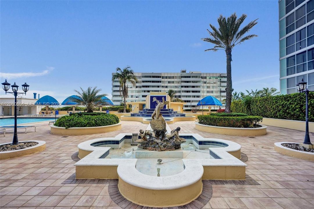 For Sale: $475,000 (2 beds, 2 baths, 1030 Square Feet)