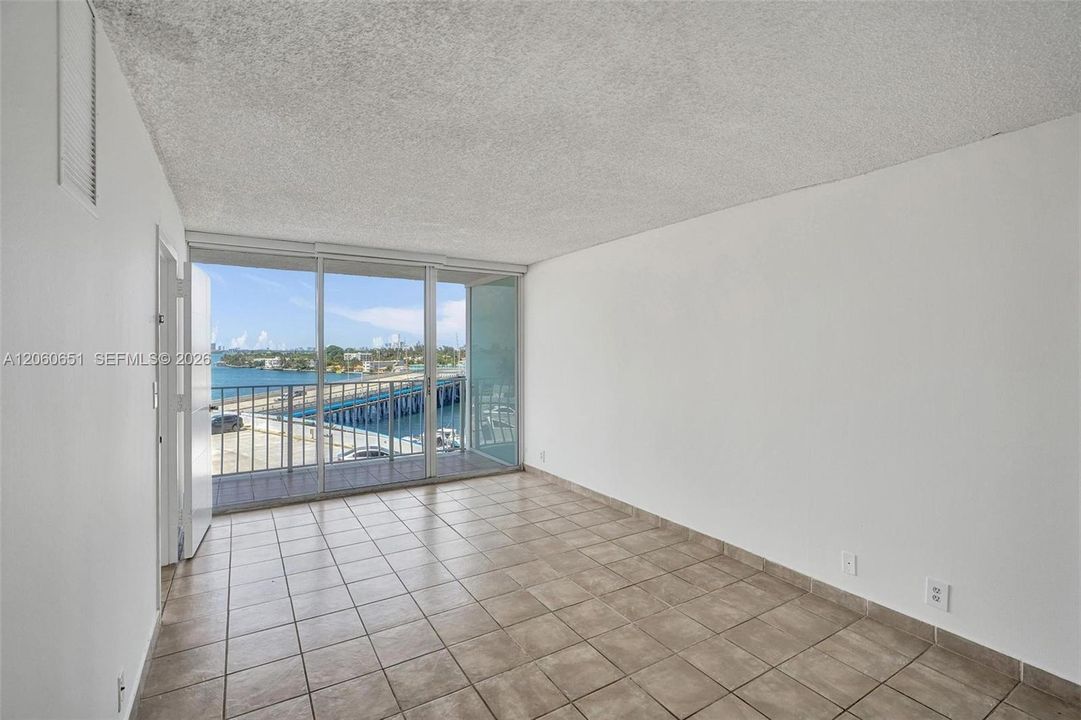 For Sale: $475,000 (2 beds, 2 baths, 1030 Square Feet)