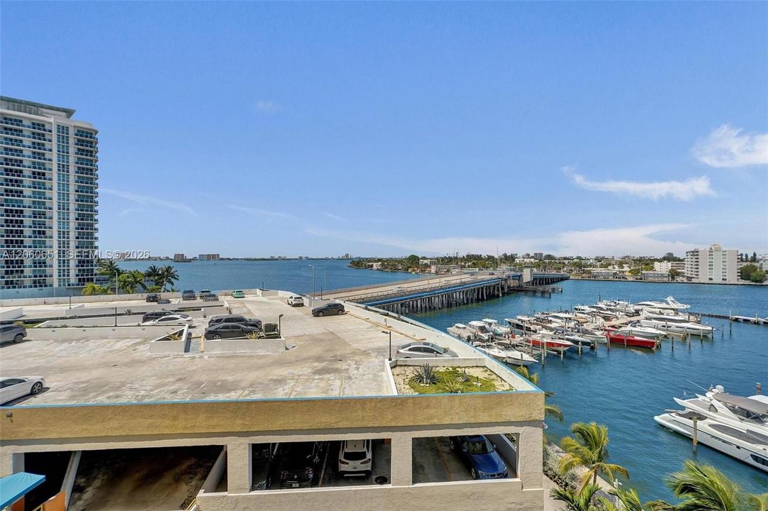 For Sale: $475,000 (2 beds, 2 baths, 1030 Square Feet)