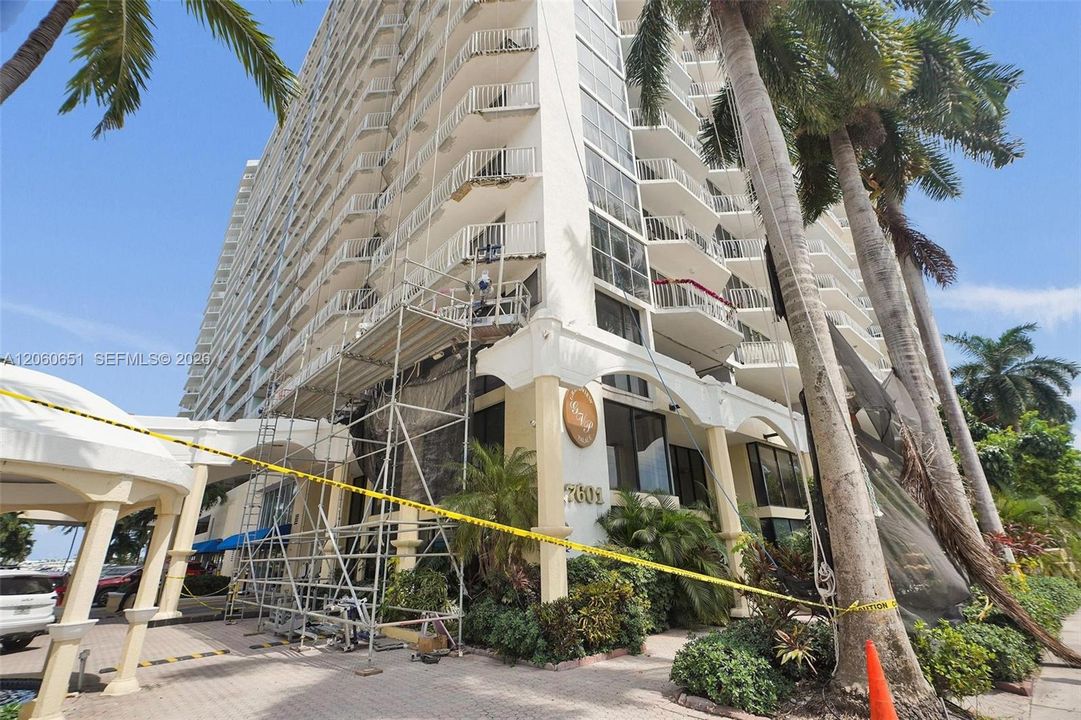 For Sale: $475,000 (2 beds, 2 baths, 1030 Square Feet)