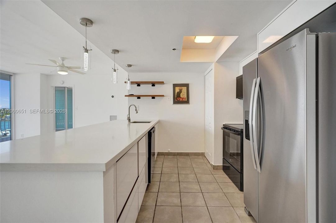 For Sale: $475,000 (2 beds, 2 baths, 1030 Square Feet)