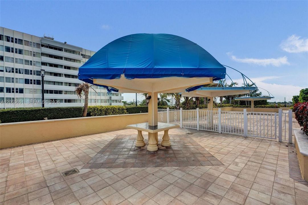 For Sale: $475,000 (2 beds, 2 baths, 1030 Square Feet)