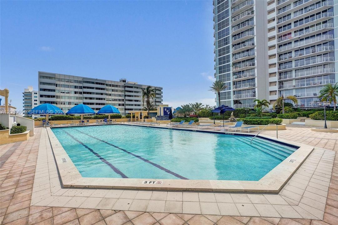 For Sale: $475,000 (2 beds, 2 baths, 1030 Square Feet)