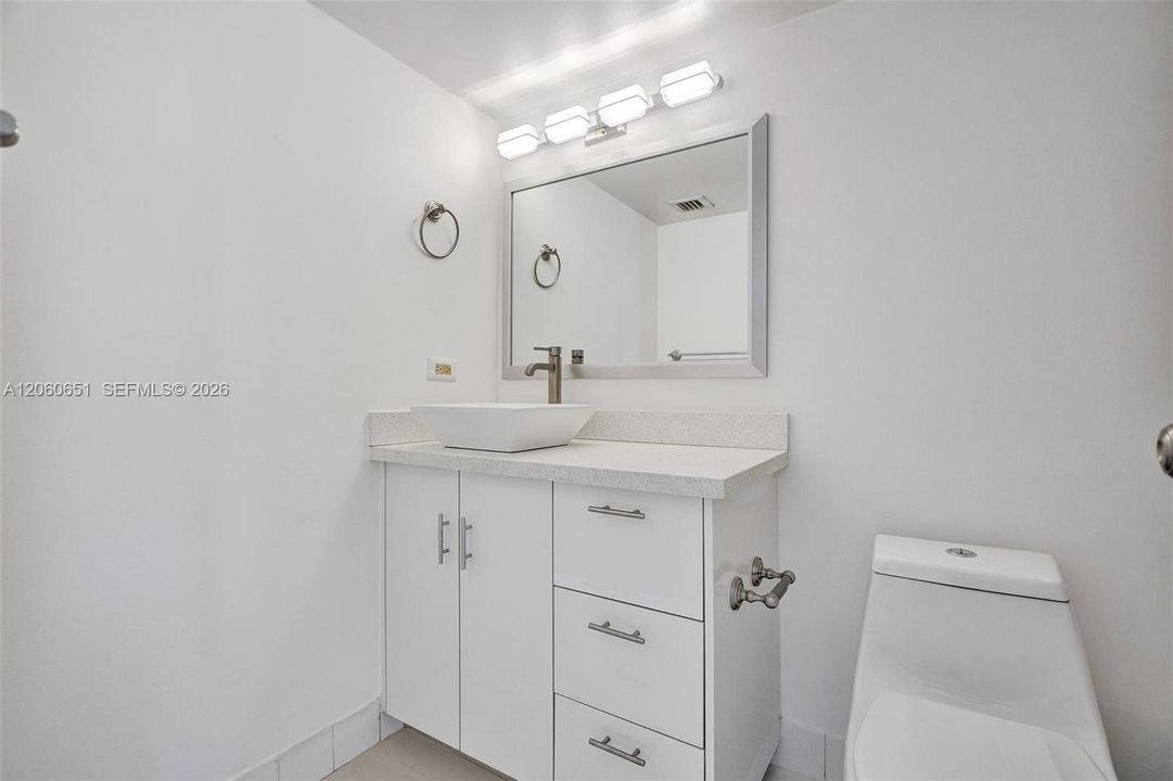 For Sale: $475,000 (2 beds, 2 baths, 1030 Square Feet)