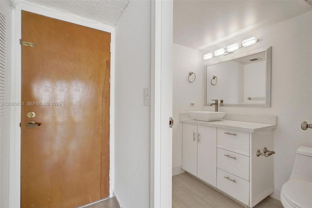For Sale: $475,000 (2 beds, 2 baths, 1030 Square Feet)