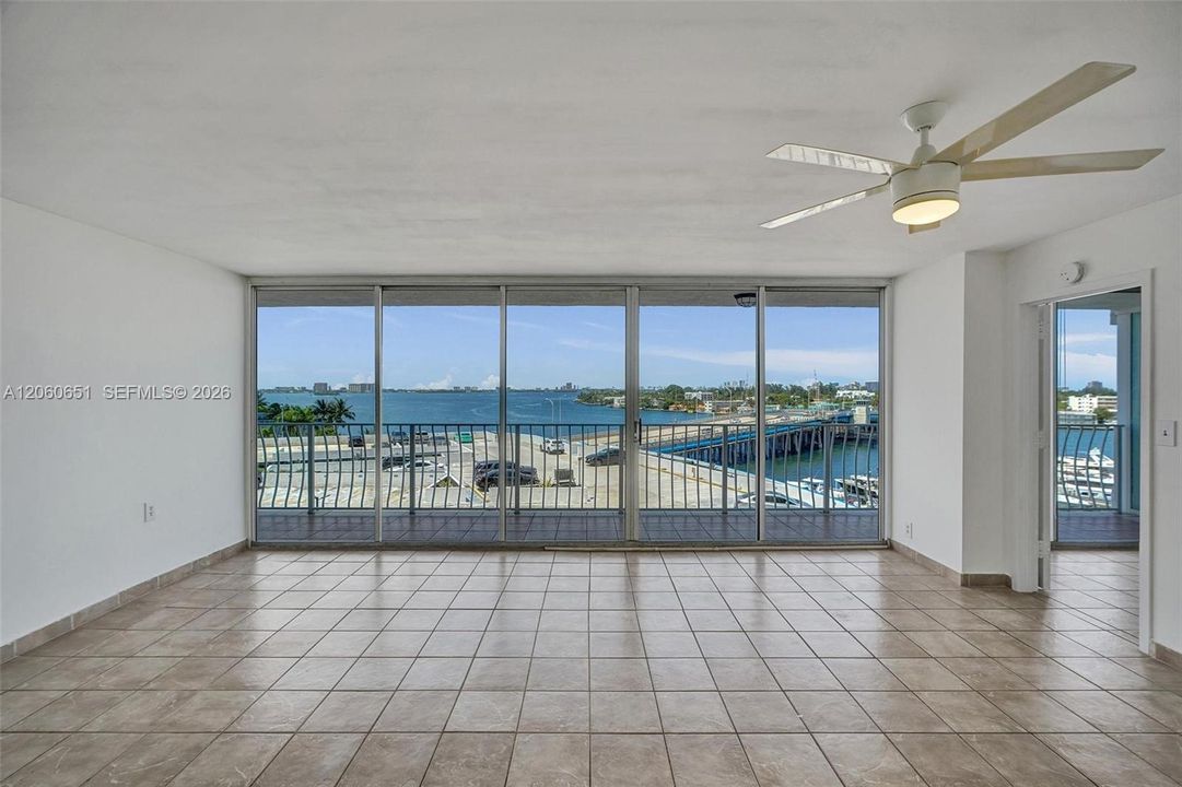 For Sale: $475,000 (2 beds, 2 baths, 1030 Square Feet)