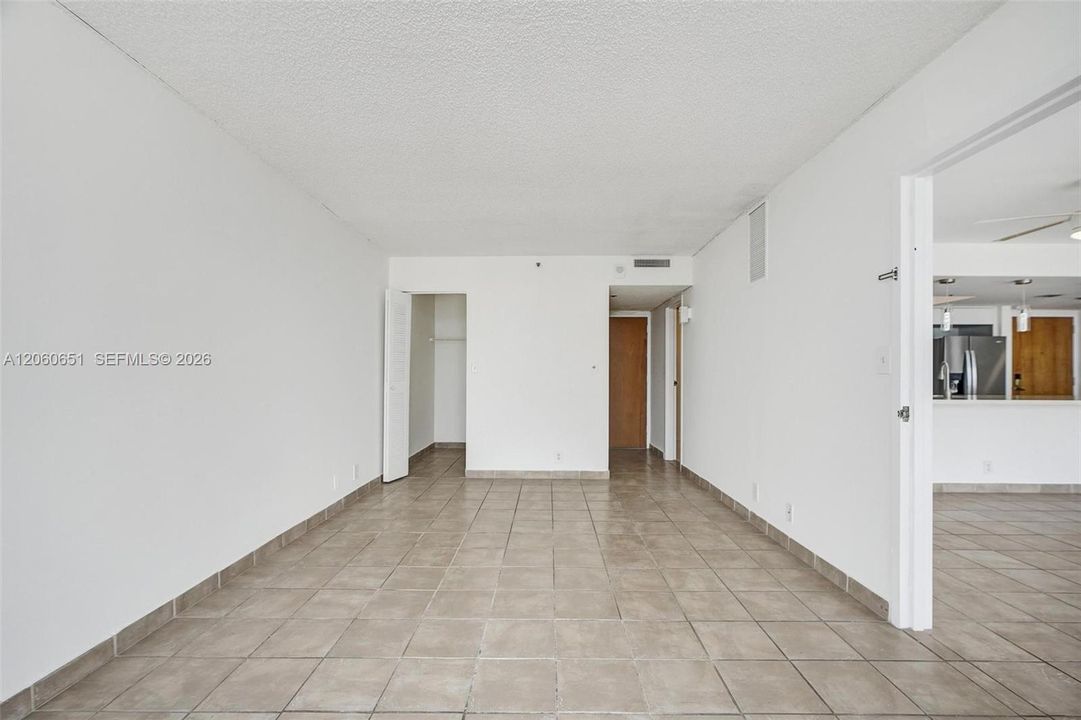 For Sale: $475,000 (2 beds, 2 baths, 1030 Square Feet)