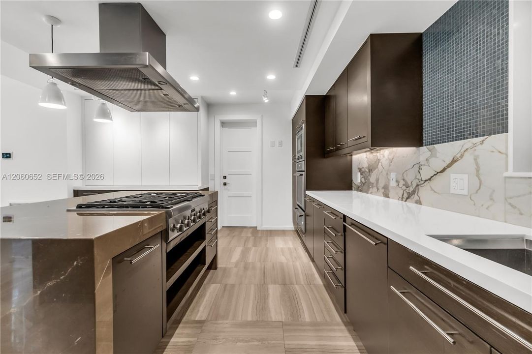 В аренду: $36,500 (4 спален, 4 ванн, 3589 Квадратных фут)