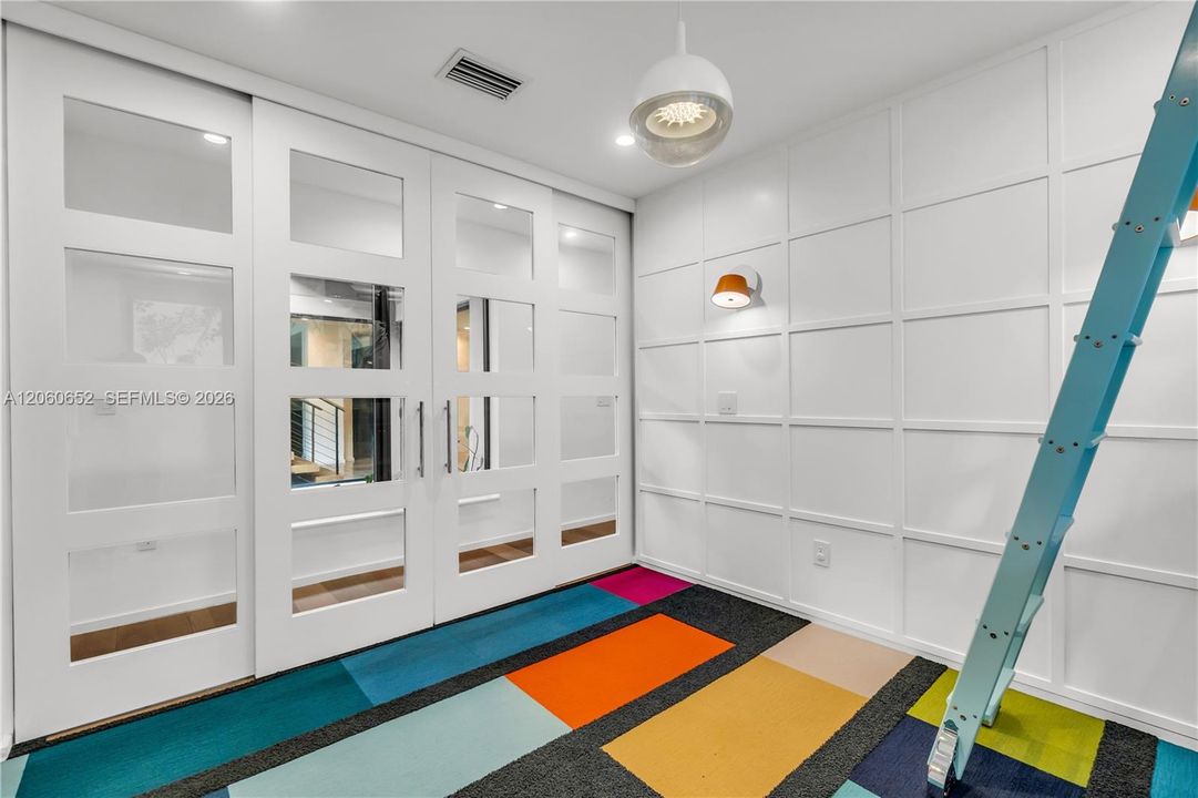 В аренду: $36,500 (4 спален, 4 ванн, 3589 Квадратных фут)