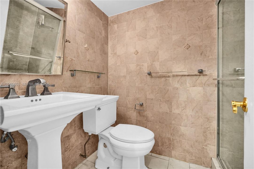 В аренду: $5,500 (3 спален, 2 ванн, 730 Квадратных фут)