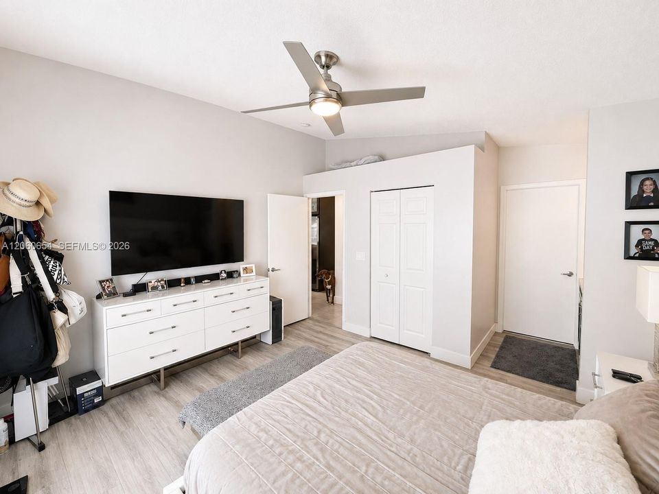 For Rent: $5,100 (4 beds, 2 baths, 1477 Square Feet)