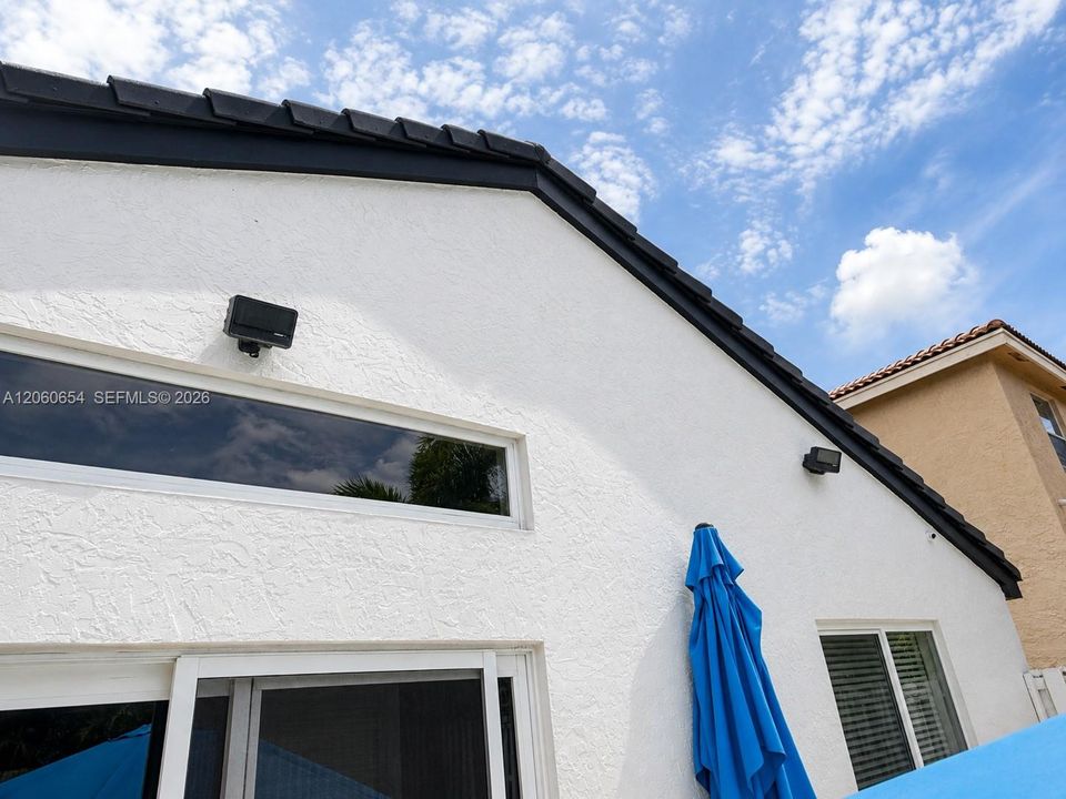 For Rent: $5,100 (4 beds, 2 baths, 1477 Square Feet)