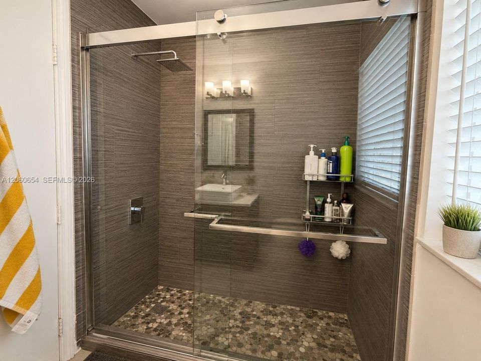 For Rent: $5,100 (4 beds, 2 baths, 1477 Square Feet)