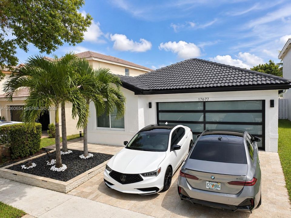For Rent: $5,100 (4 beds, 2 baths, 1477 Square Feet)