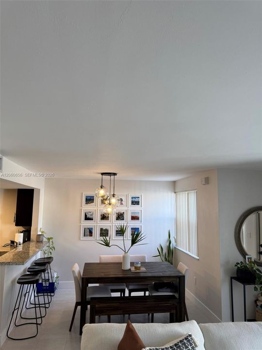 En Venta: $449,000 (2 camas, 2 baños, 1000 Pies cuadrados)