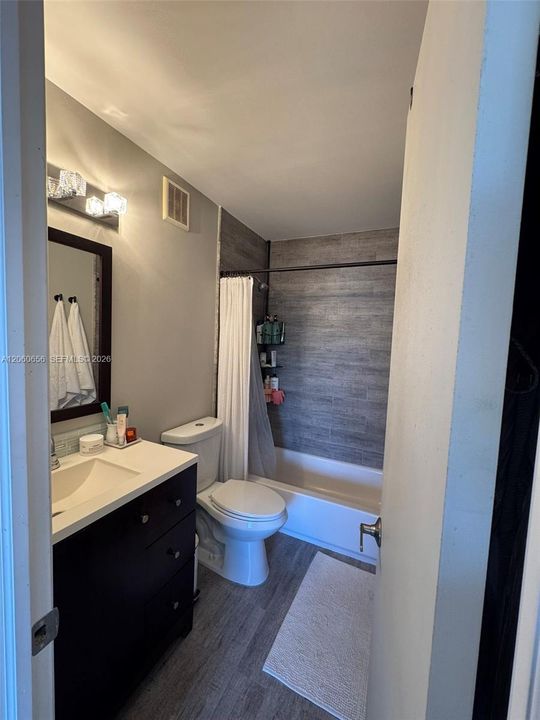 En Venta: $449,000 (2 camas, 2 baños, 1000 Pies cuadrados)
