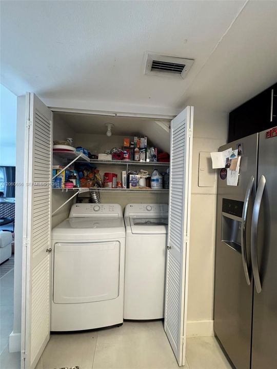 En Venta: $449,000 (2 camas, 2 baños, 1000 Pies cuadrados)