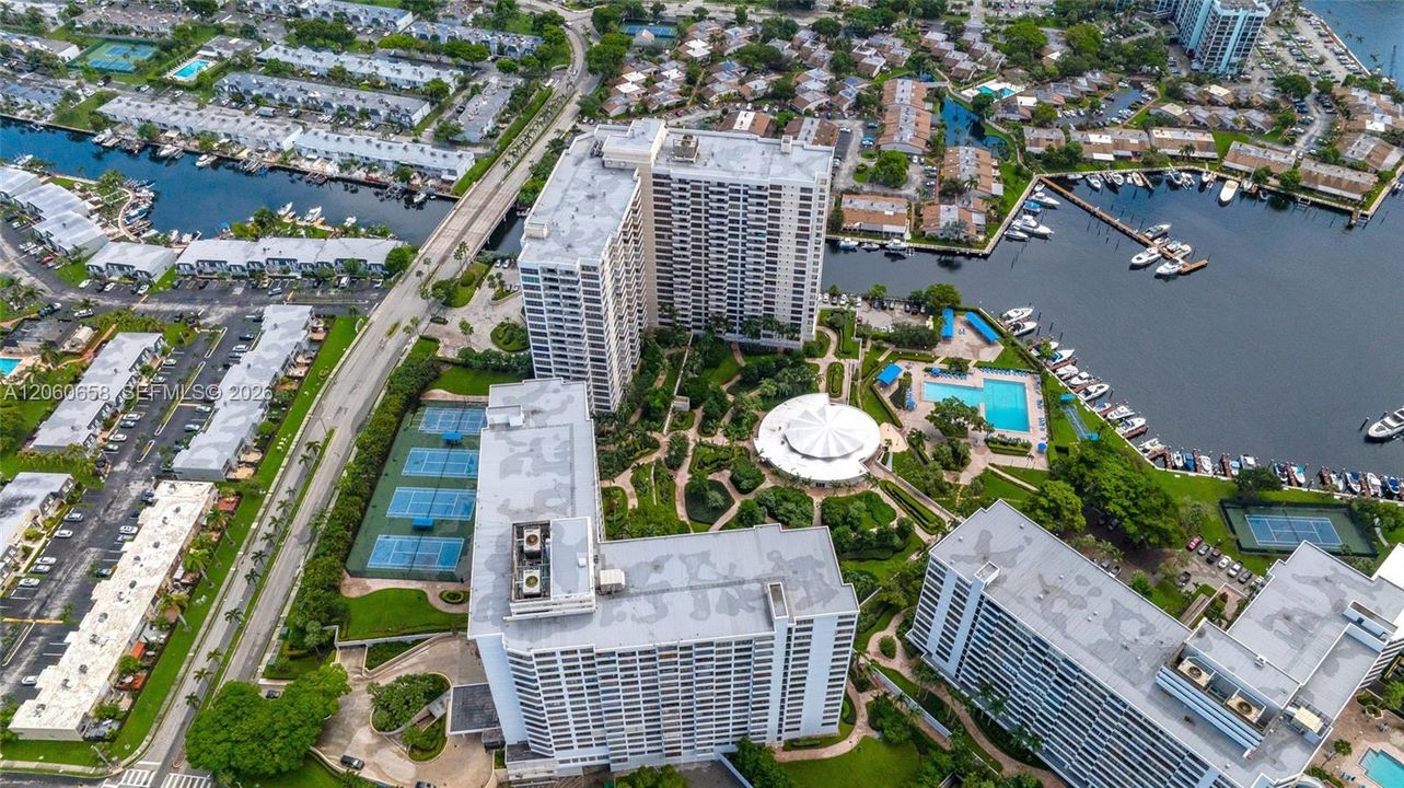 На продажу: $229,900 (2 спален, 2 ванн, 1280 Квадратных фут)