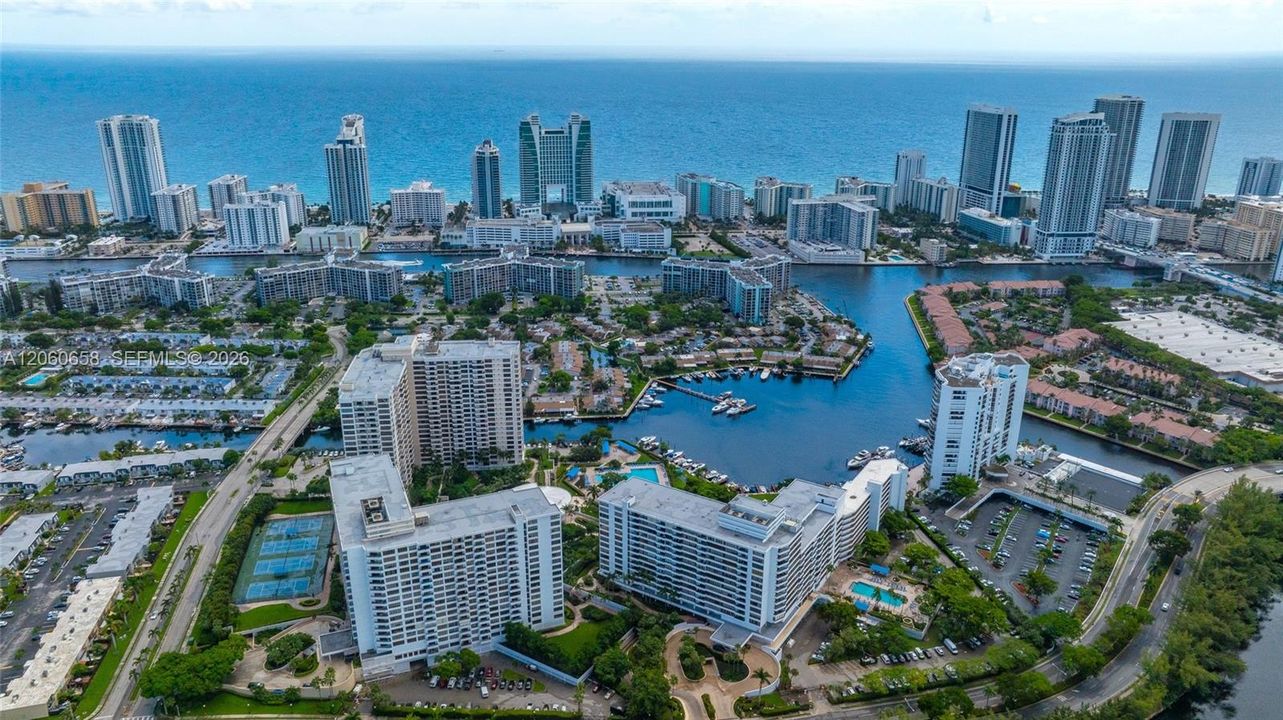 На продажу: $229,900 (2 спален, 2 ванн, 1280 Квадратных фут)