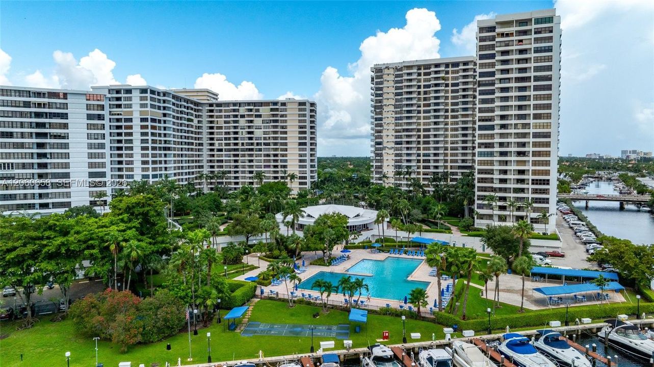 На продажу: $229,900 (2 спален, 2 ванн, 1280 Квадратных фут)