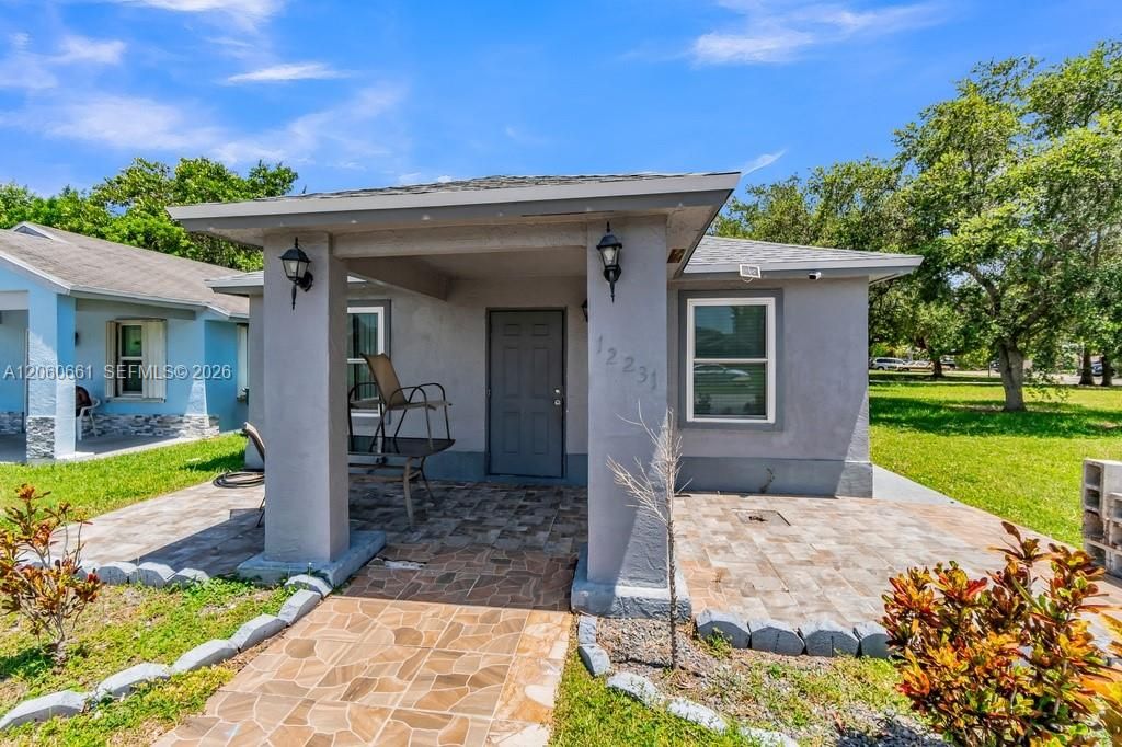 На продажу: $359,900 (3 спален, 1 ванн, 1050 Квадратных фут)