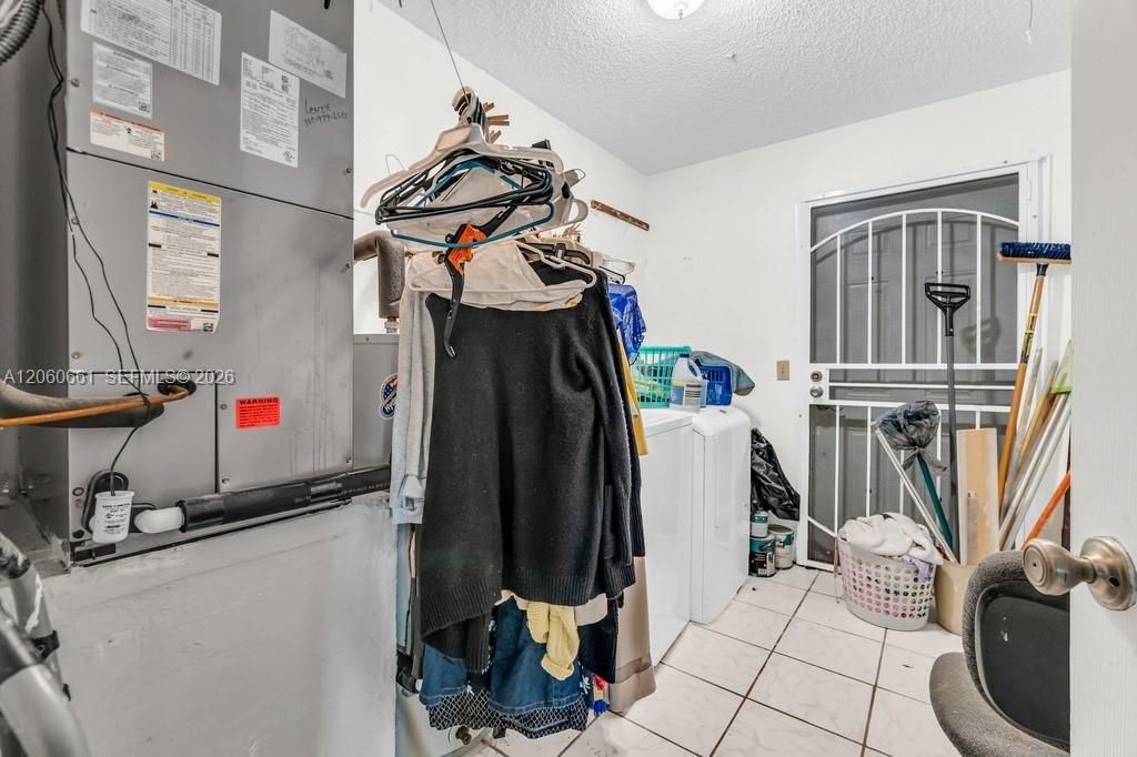 На продажу: $359,900 (3 спален, 1 ванн, 1050 Квадратных фут)