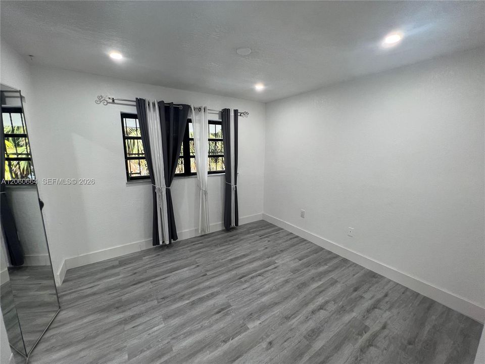 В аренду: $2,400 (2 спален, 1 ванн, 1000 Квадратных фут)