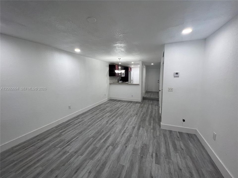 В аренду: $2,400 (2 спален, 1 ванн, 1000 Квадратных фут)