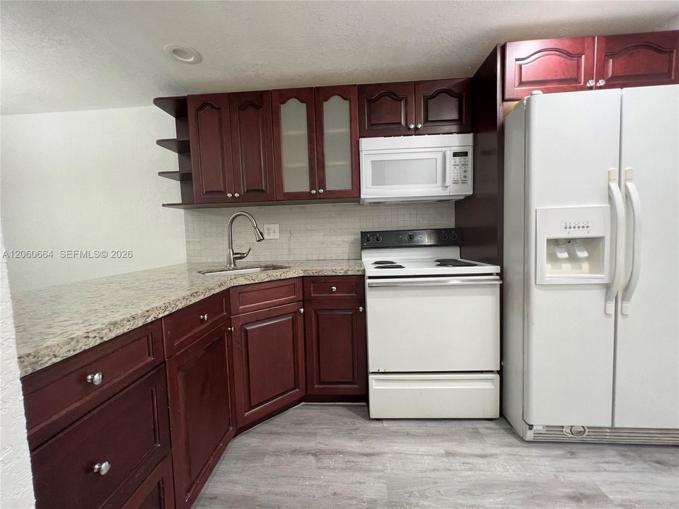 В аренду: $2,400 (2 спален, 1 ванн, 1000 Квадратных фут)