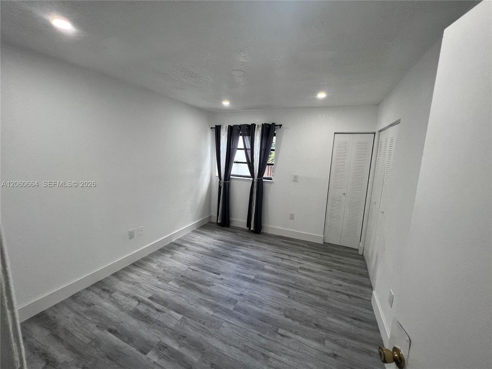 В аренду: $2,400 (2 спален, 1 ванн, 1000 Квадратных фут)