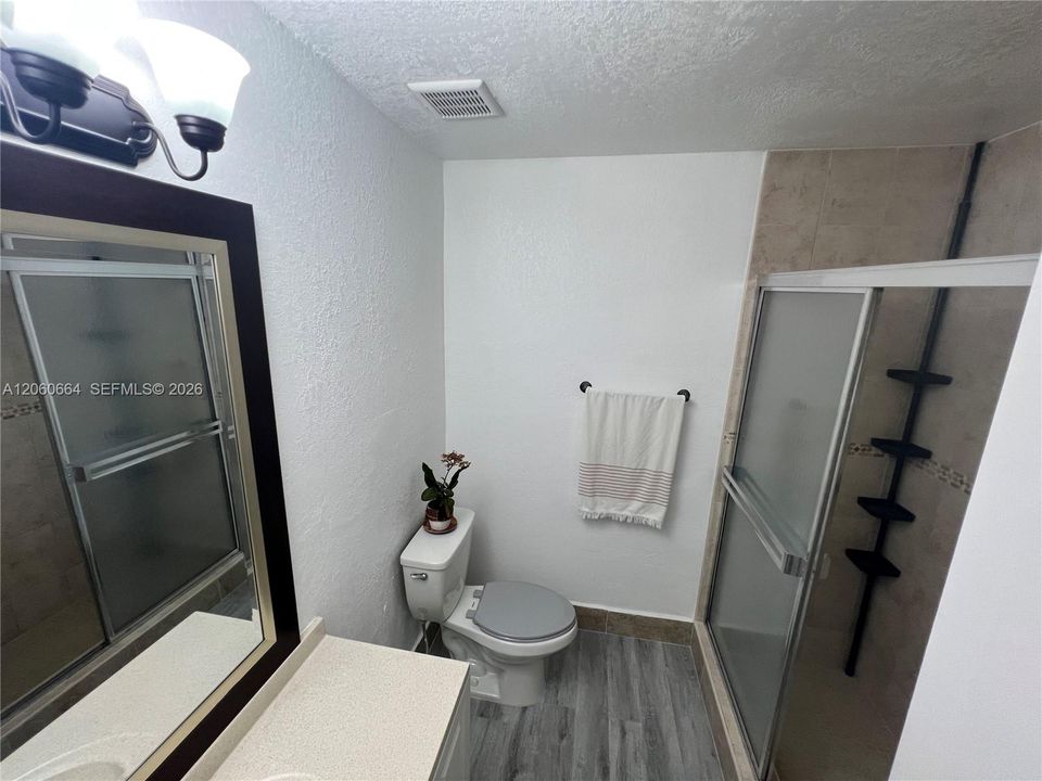 В аренду: $2,400 (2 спален, 1 ванн, 1000 Квадратных фут)