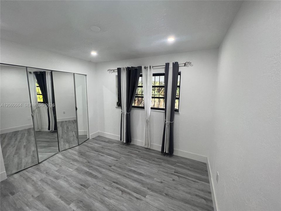 В аренду: $2,400 (2 спален, 1 ванн, 1000 Квадратных фут)