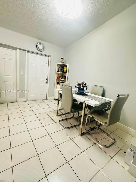 В аренду: $3,300 (3 спален, 2 ванн, 1008 Квадратных фут)