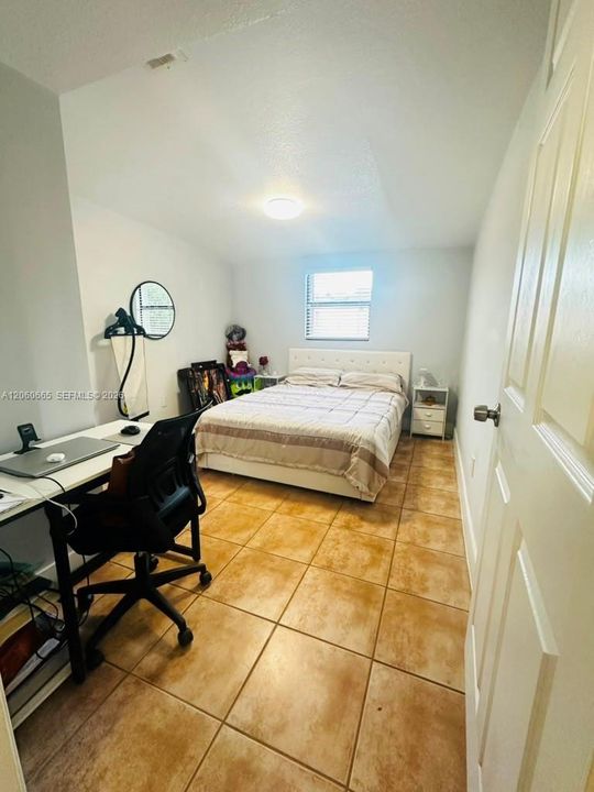 В аренду: $3,300 (3 спален, 2 ванн, 1008 Квадратных фут)