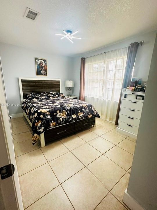В аренду: $3,300 (3 спален, 2 ванн, 1008 Квадратных фут)