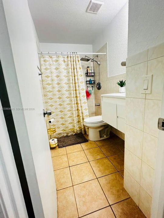 В аренду: $3,300 (3 спален, 2 ванн, 1008 Квадратных фут)