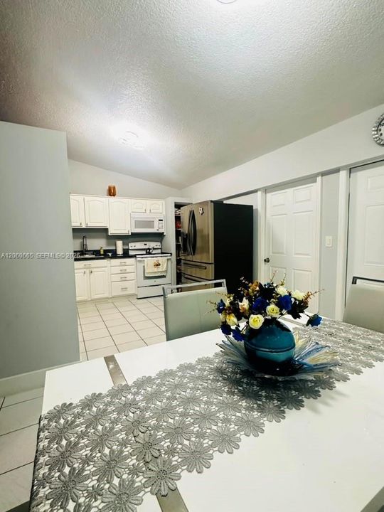 В аренду: $3,300 (3 спален, 2 ванн, 1008 Квадратных фут)