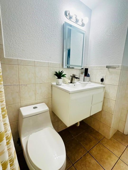 В аренду: $3,300 (3 спален, 2 ванн, 1008 Квадратных фут)