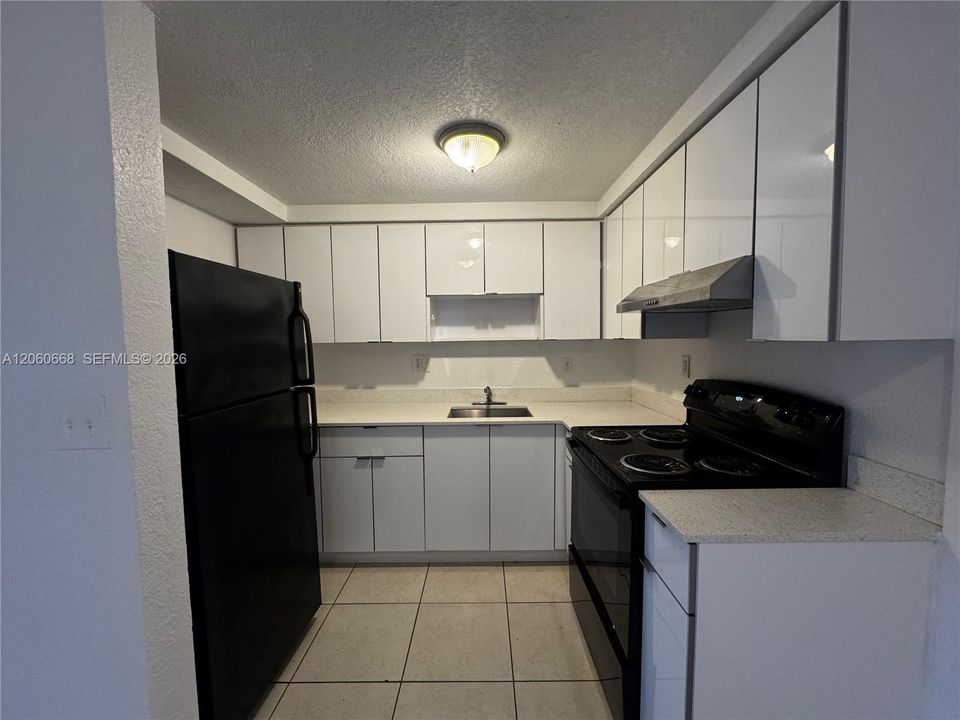 For Rent: $2,100 (2 beds, 1 baths, 900 Square Feet)