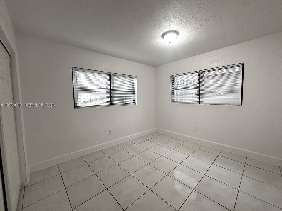 For Rent: $2,100 (2 beds, 1 baths, 900 Square Feet)