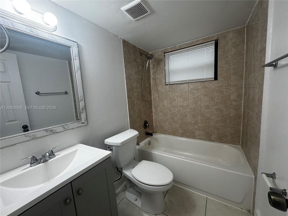 For Rent: $2,100 (2 beds, 1 baths, 900 Square Feet)