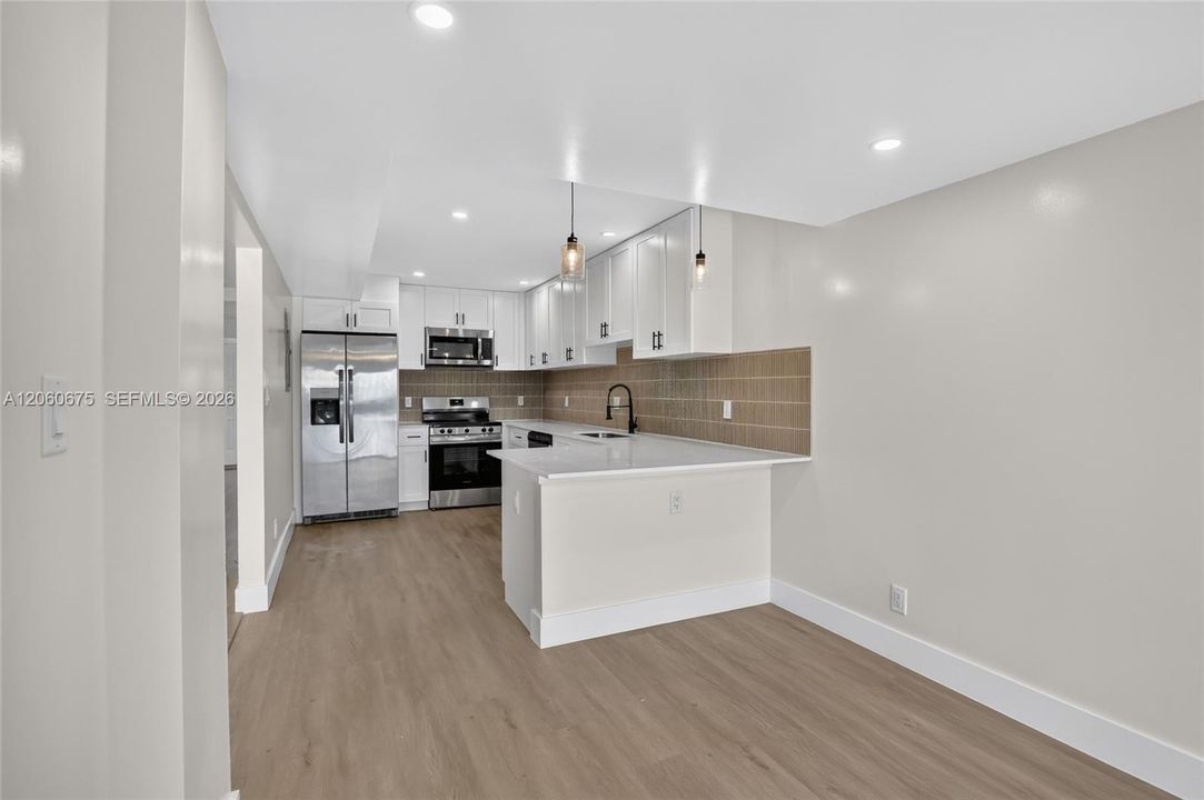 En Venta: $450,000 (3 camas, 3 baños, 1720 Pies cuadrados)