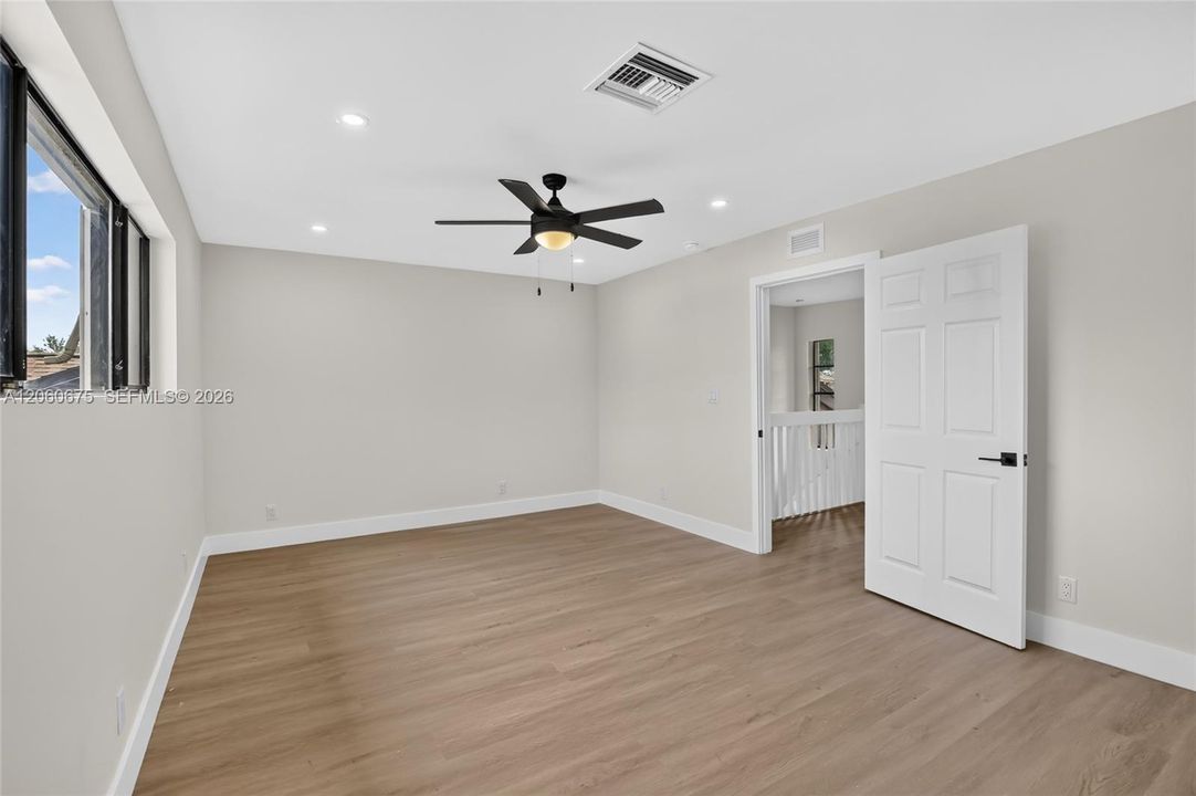En Venta: $450,000 (3 camas, 3 baños, 1720 Pies cuadrados)